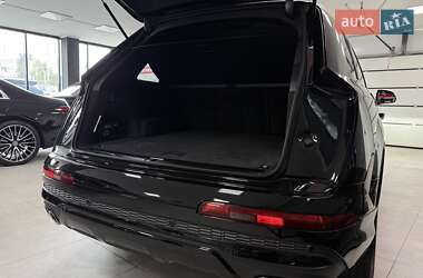 Внедорожник / Кроссовер Audi SQ7 2021 в 