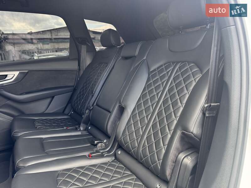 Внедорожник / Кроссовер Audi SQ7 2017 в Тернополе
