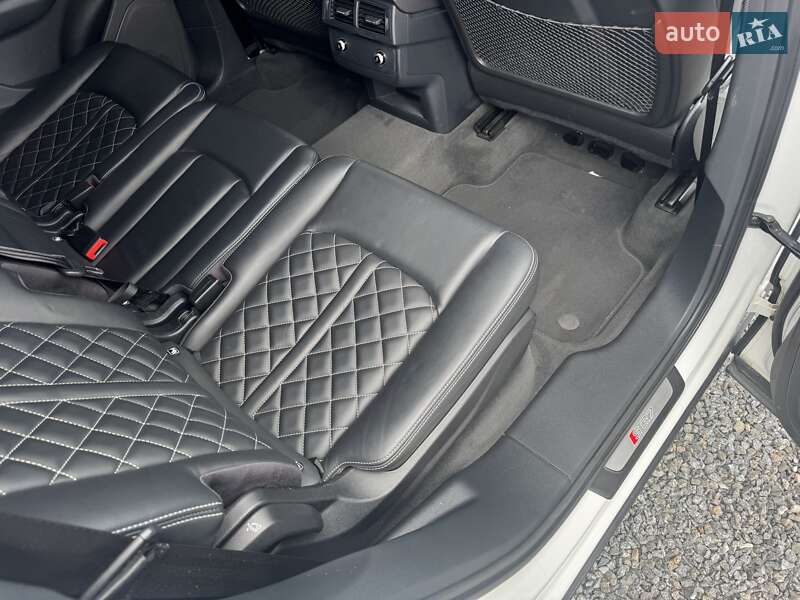 Внедорожник / Кроссовер Audi SQ7 2017 в Тернополе