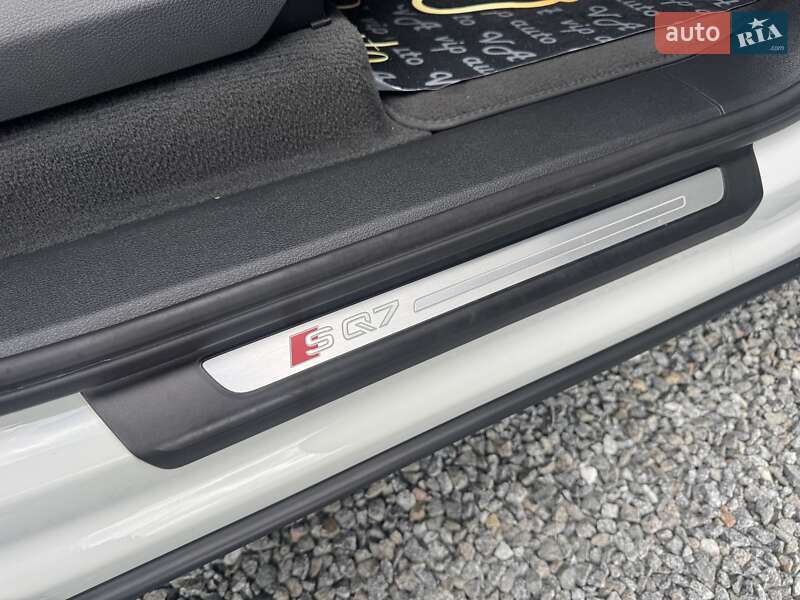 Внедорожник / Кроссовер Audi SQ7 2017 в Тернополе
