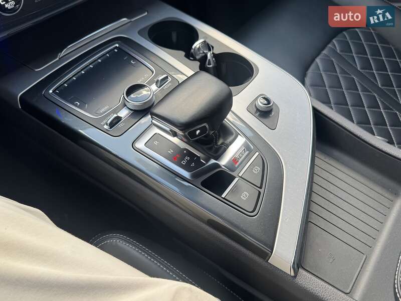 Внедорожник / Кроссовер Audi SQ7 2017 в Тернополе