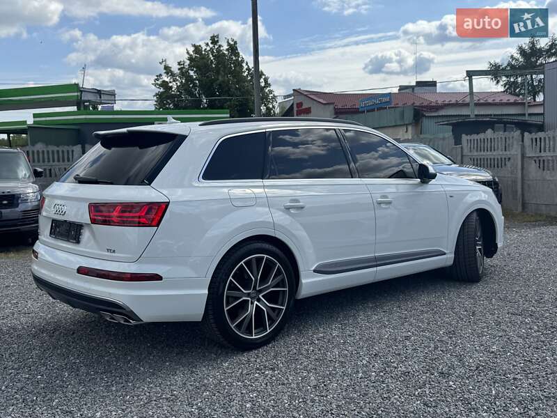 Внедорожник / Кроссовер Audi SQ7 2017 в Тернополе