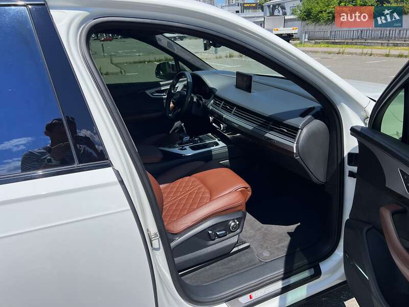 Внедорожник / Кроссовер Audi SQ7 2017 в Киеве