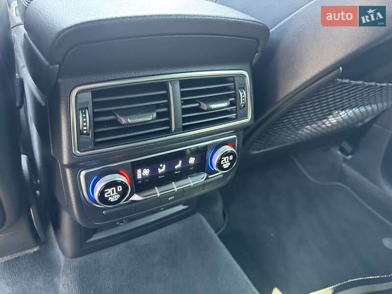 Внедорожник / Кроссовер Audi SQ7 2017 в Киеве