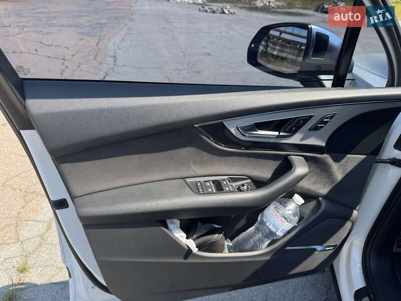 Внедорожник / Кроссовер Audi SQ7 2017 в Киеве