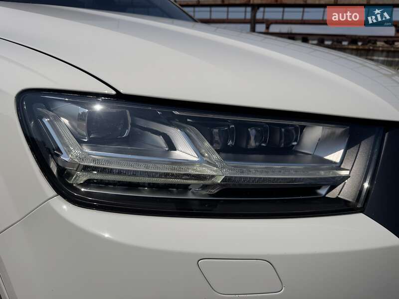 Внедорожник / Кроссовер Audi SQ7 2017 в Киеве