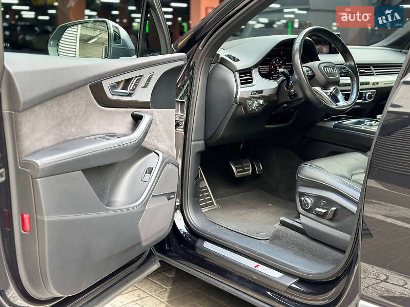 Позашляховик / Кросовер Audi SQ7 2018 в Києві