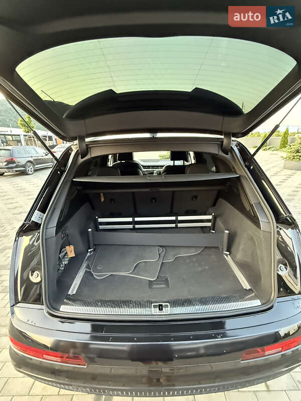 Внедорожник / Кроссовер Audi SQ7 2017 в Хусте