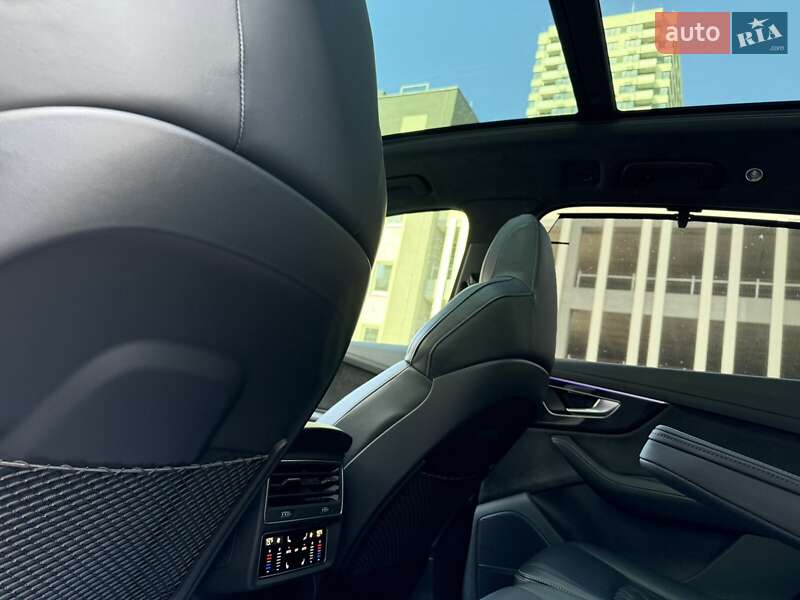 Внедорожник / Кроссовер Audi SQ7 2022 в Киеве