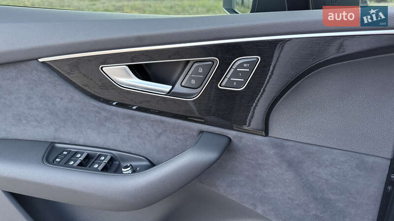 Внедорожник / Кроссовер Audi SQ7 2024 в Львове