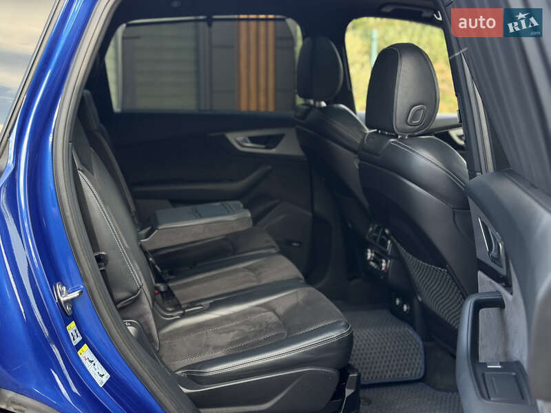 Внедорожник / Кроссовер Audi SQ7 2017 в Львове