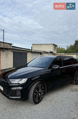 Внедорожник / Кроссовер Audi SQ7 2021 в 