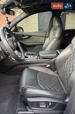 Внедорожник / Кроссовер Audi SQ7 2021 в 