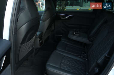 Позашляховик / Кросовер Audi SQ7 2024 в 
