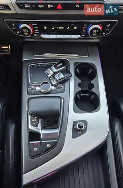 Внедорожник / Кроссовер Audi SQ7 2017 в 