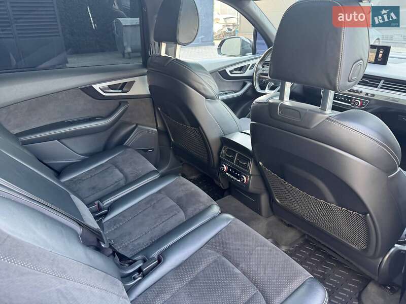 Позашляховик / Кросовер Audi SQ7 2017 в Чернівцях