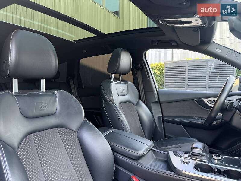 Позашляховик / Кросовер Audi SQ7 2017 в Чернівцях