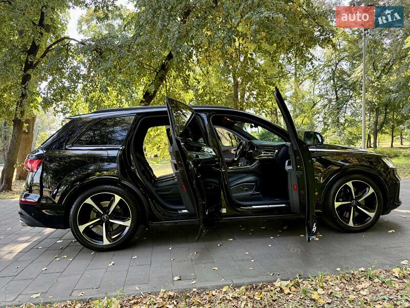 Позашляховик / Кросовер Audi SQ7 2023 в Києві