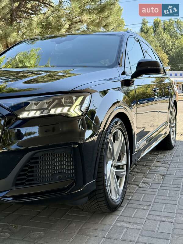 Внедорожник / Кроссовер Audi SQ7 2021 в Днепре