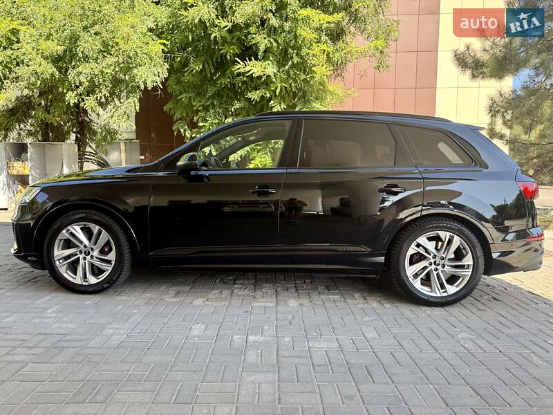 Внедорожник / Кроссовер Audi SQ7 2021 в Днепре