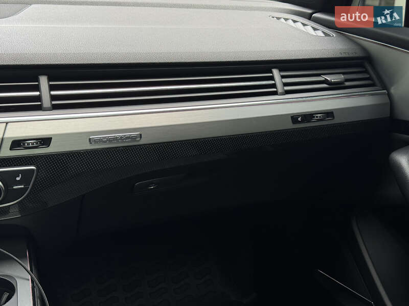 Внедорожник / Кроссовер Audi SQ7 2016 в Киеве