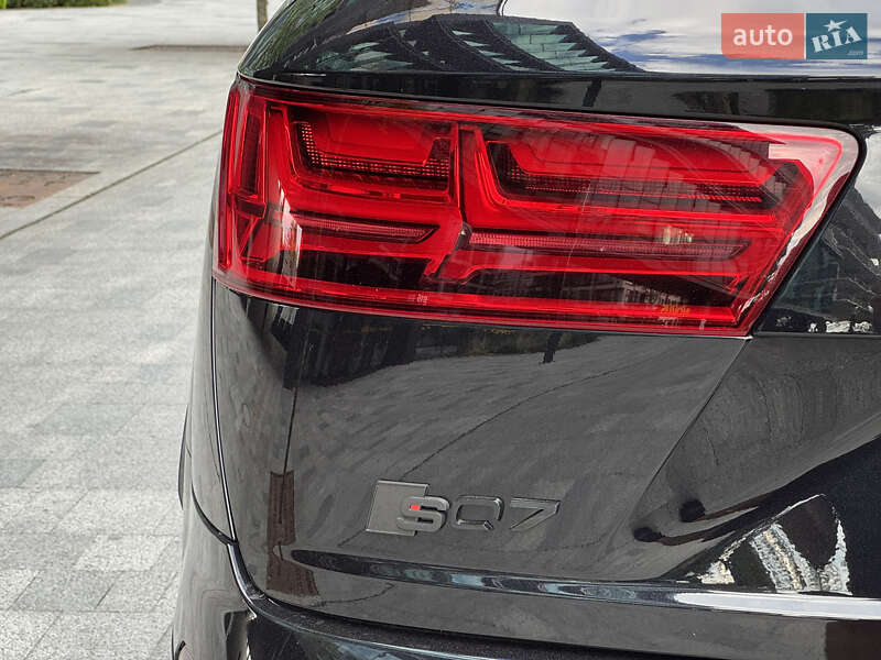 Внедорожник / Кроссовер Audi SQ7 2016 в Киеве