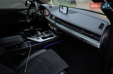 Внедорожник / Кроссовер Audi SQ7 2018 в 