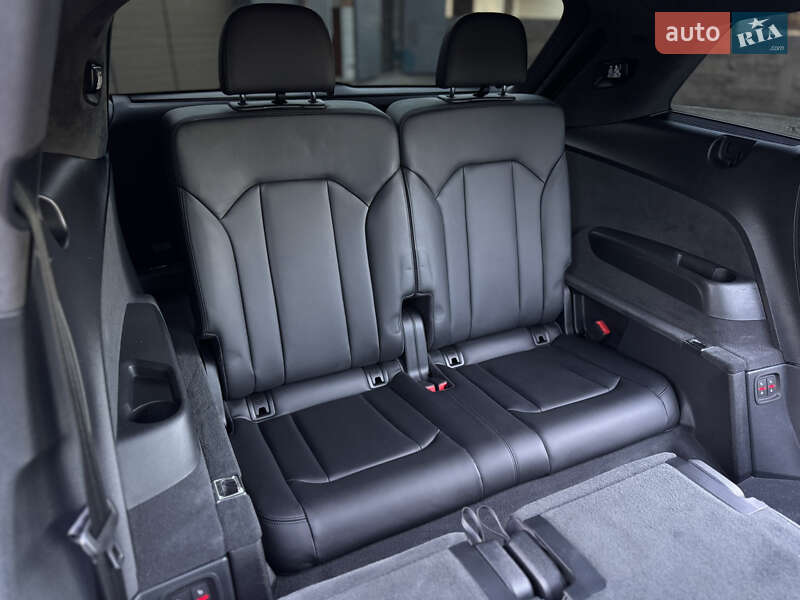 Внедорожник / Кроссовер Audi SQ7 2017 в Сарнах фото 44 Внедорожник / Кроссовер Audi SQ7 2017 в Сарнах