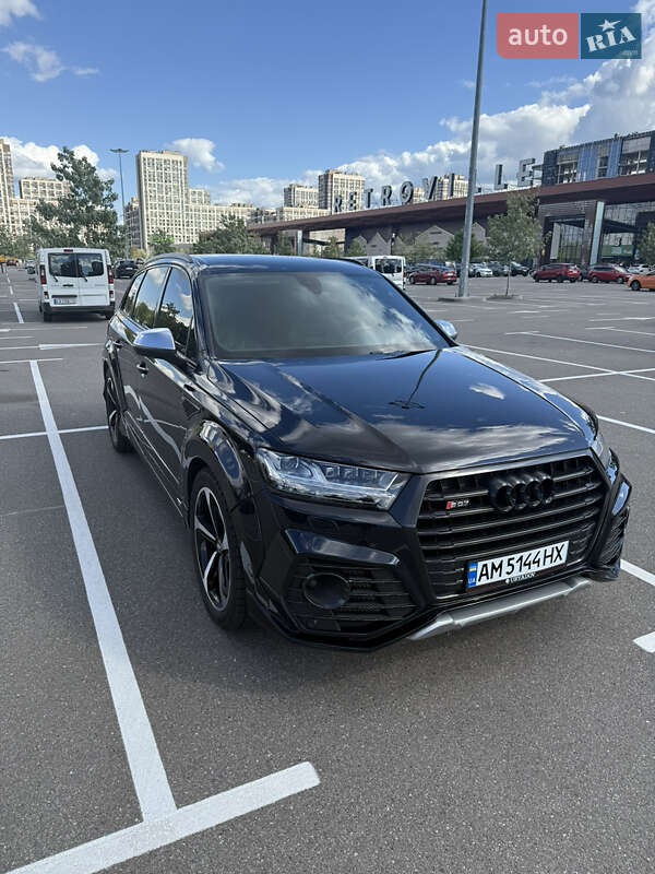 Позашляховик / Кросовер Audi SQ7 2017 в Києві