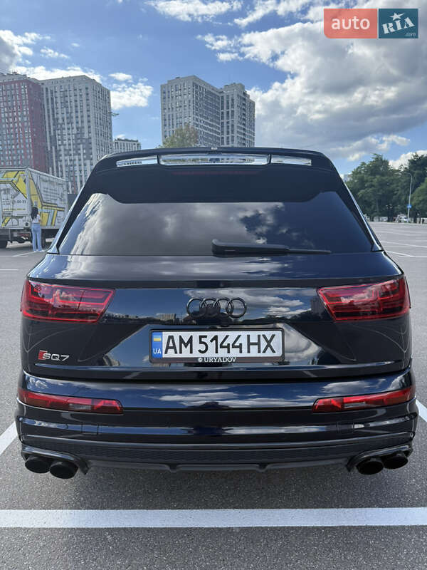 Позашляховик / Кросовер Audi SQ7 2017 в Києві