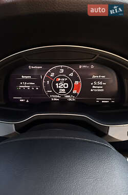 Позашляховик / Кросовер Audi SQ7 2017 в 