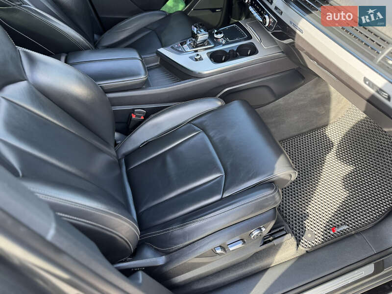 Внедорожник / Кроссовер Audi SQ7 2018 в Днепре