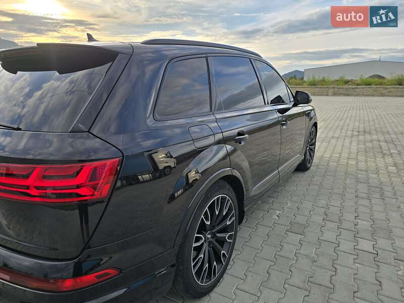 Позашляховик / Кросовер Audi SQ7 2018 в Мукачевому