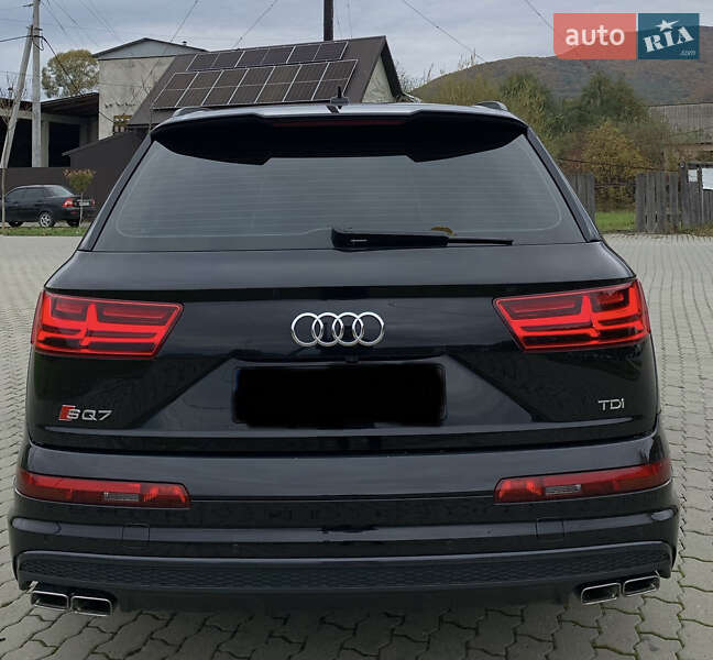 Внедорожник / Кроссовер Audi SQ7 2018 в Сваляве