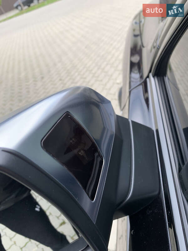 Внедорожник / Кроссовер Audi SQ7 2018 в Сваляве