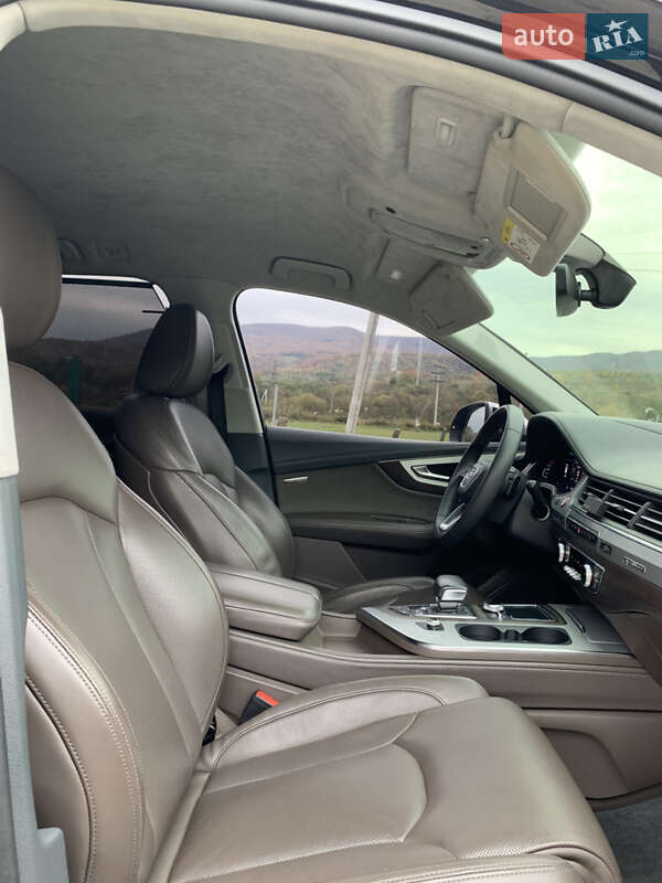 Внедорожник / Кроссовер Audi SQ7 2018 в Сваляве