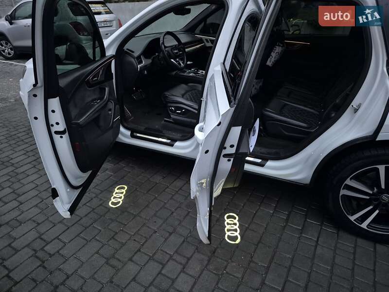 Позашляховик / Кросовер Audi SQ7 2017 в Дніпрі