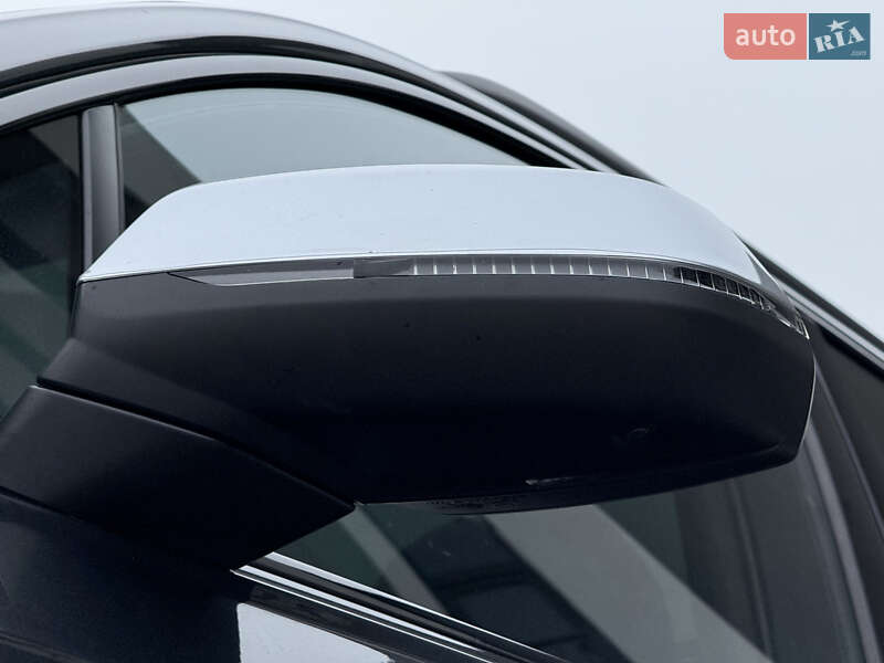 Позашляховик / Кросовер Audi SQ7 2017 в Стрию