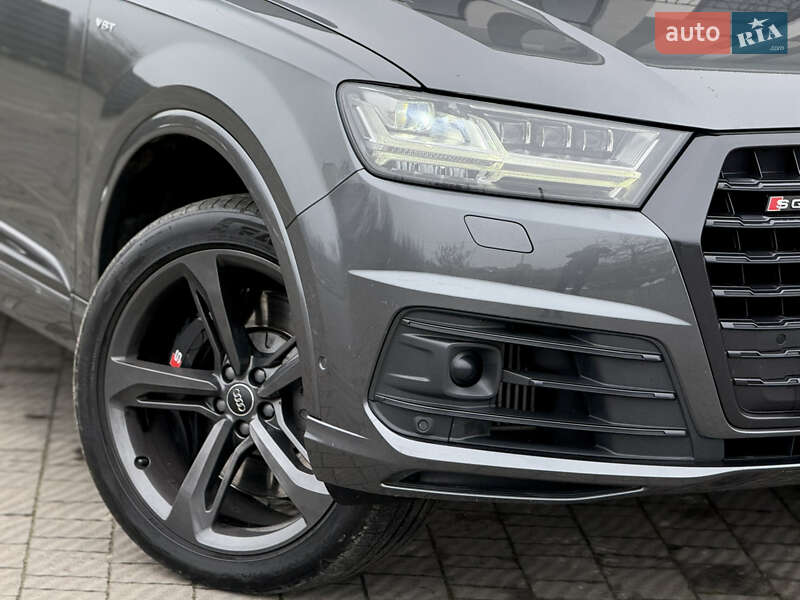Позашляховик / Кросовер Audi SQ7 2017 в Стрию