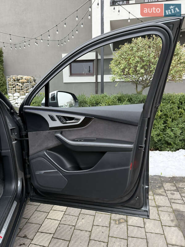 Позашляховик / Кросовер Audi SQ7 2017 в Стрию