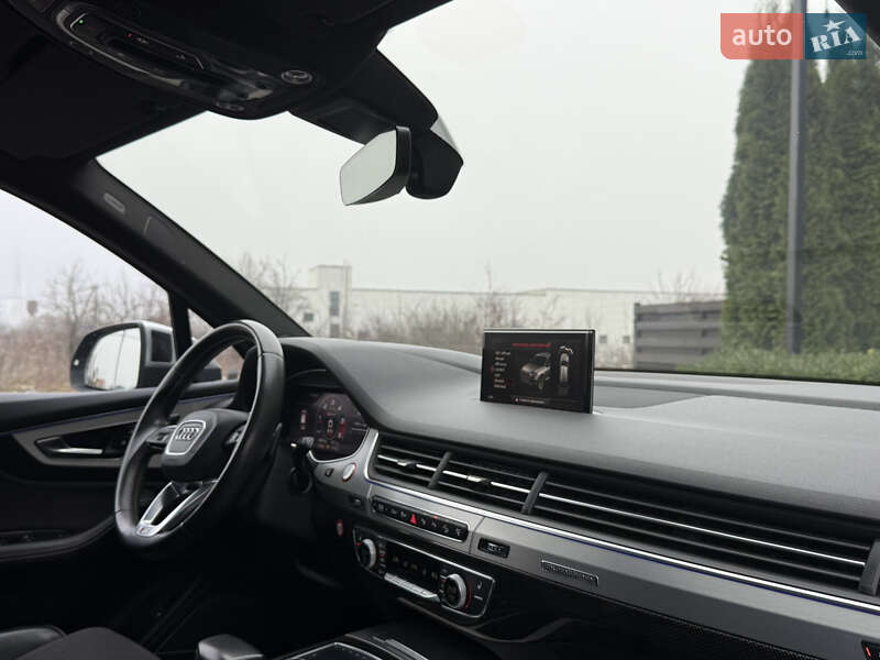 Позашляховик / Кросовер Audi SQ7 2017 в Стрию