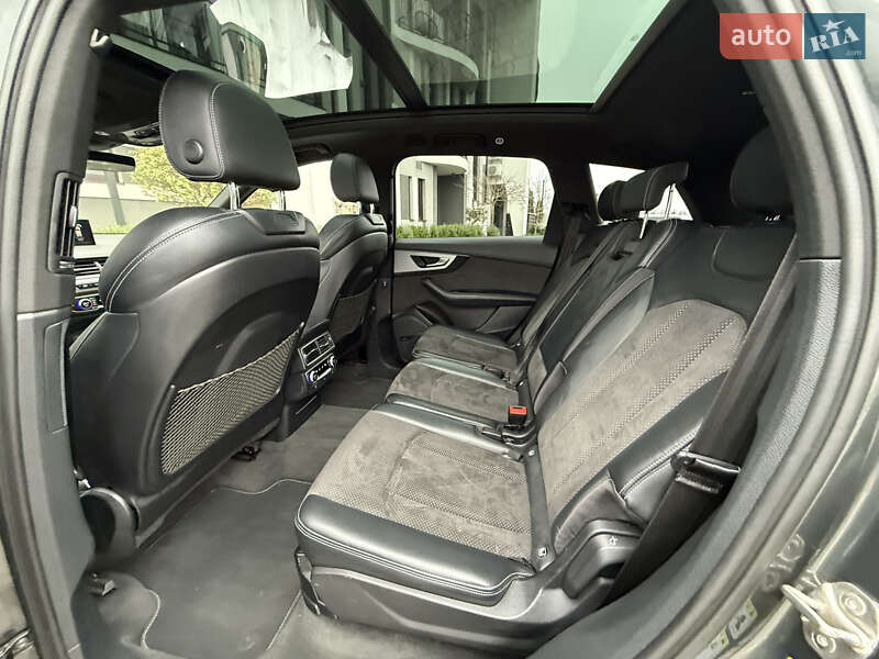 Позашляховик / Кросовер Audi SQ7 2017 в Стрию