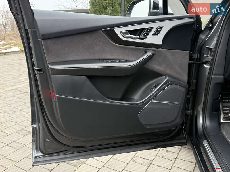 Позашляховик / Кросовер Audi SQ7 2017 в Стрию