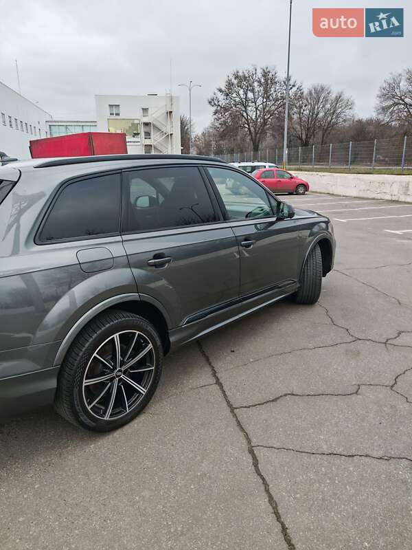 Позашляховик / Кросовер Audi SQ7 2020 в Дніпрі