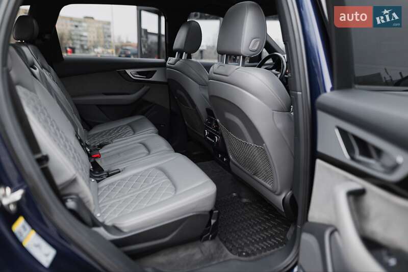 Внедорожник / Кроссовер Audi SQ7 2019 в Кривом Роге