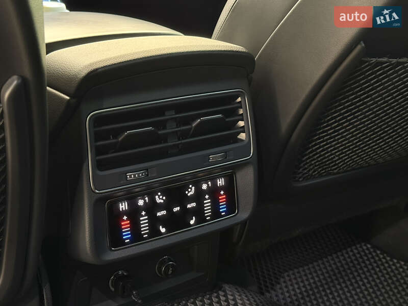 Внедорожник / Кроссовер Audi SQ7 2020 в Киеве