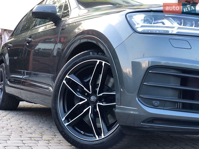 Внедорожник / Кроссовер Audi SQ7 2017 в Трускавце