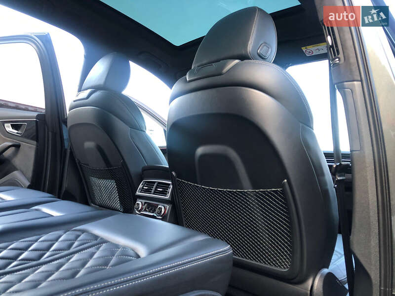 Внедорожник / Кроссовер Audi SQ7 2017 в Трускавце