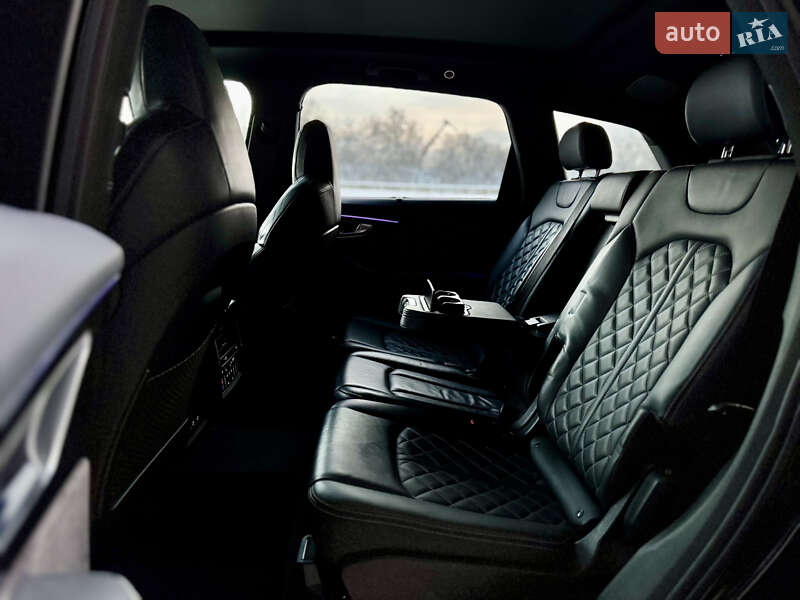 Внедорожник / Кроссовер Audi SQ7 2020 в Киеве