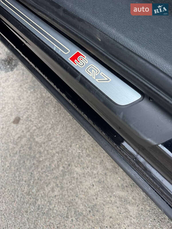 Позашляховик / Кросовер Audi SQ7 2017 в Києві